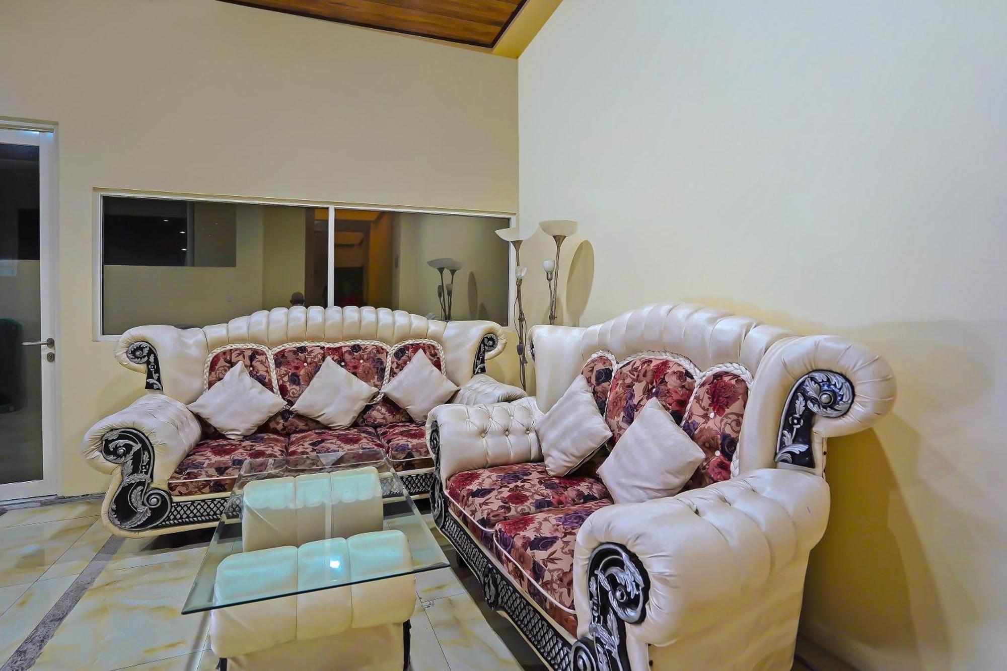 Oyo Life 511 Grace Residence Surabaia Exterior foto